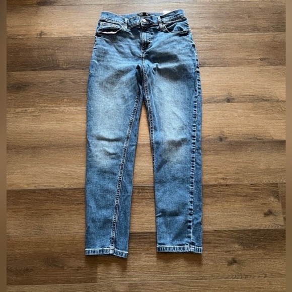 Banana Republic Girlfriend Jeans - Picture 2 of 13